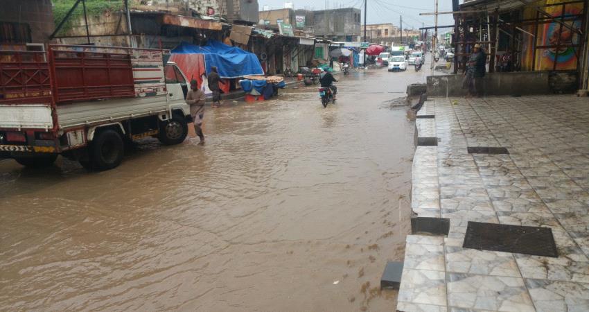 امطار متوسطة ورياح قوية تشهدها مدن دلتا لحج