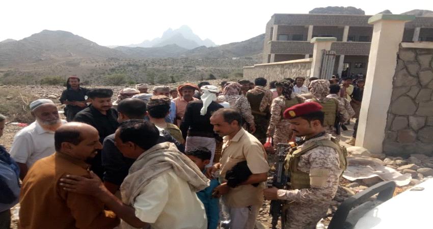 قيادات عسكرية جنوبية بارزة في الساحل الغربي تقديم واجب العزاء لأسرة الشهيد الحوشبي