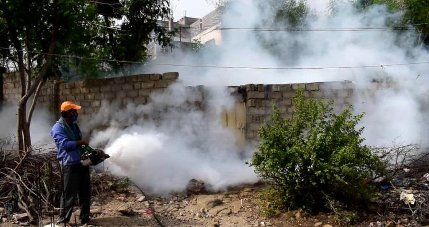 لحج.. حملة رش ضبابية في عددا من التجمعات السكنية غربي المحافظة