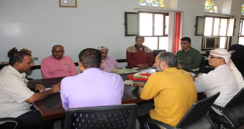 لحج .. مكتب التربية يوقف مدرستين اهليتين