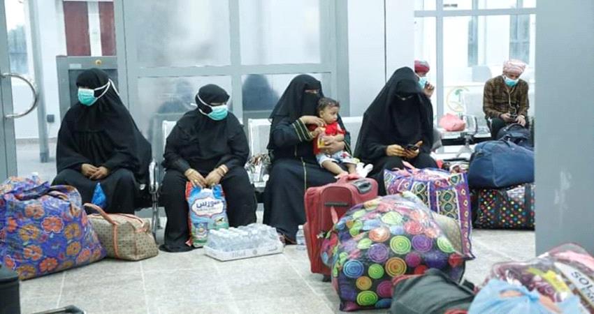 أول رحلة لعالقين تصل ارخبيل سقطرى