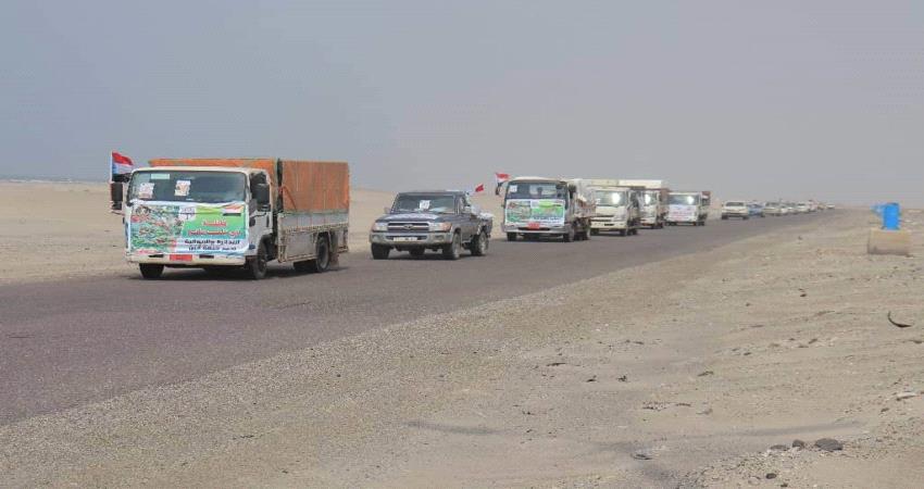 ابناء ذي ناخب بيافع يسيرون قافلة غذائية وإيوائية دعما لجبهات أبين