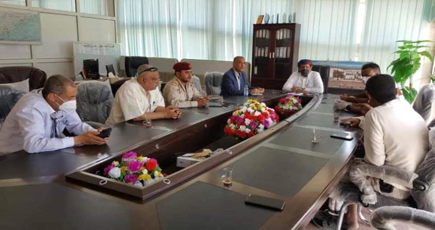 رئيس هيئة الطيران يطلع على سير الإجراءات التشغيلية بمطار سيئون الدولي