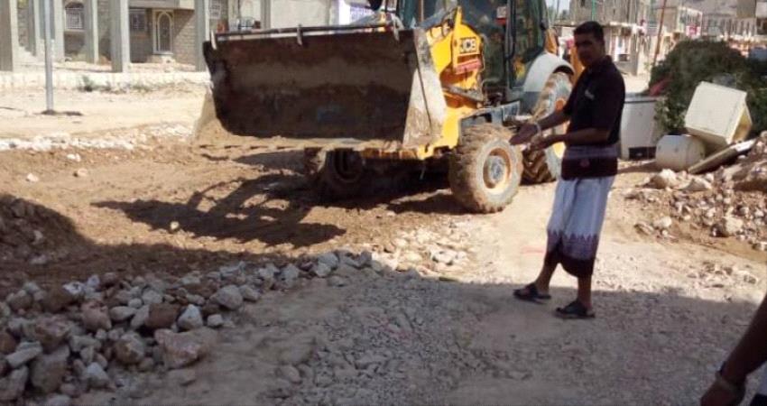 انتقالي ساه حضرموت يستكمل تنفيذ حملة كبيرة لإزالة مخلفات الأمطار والسيول  