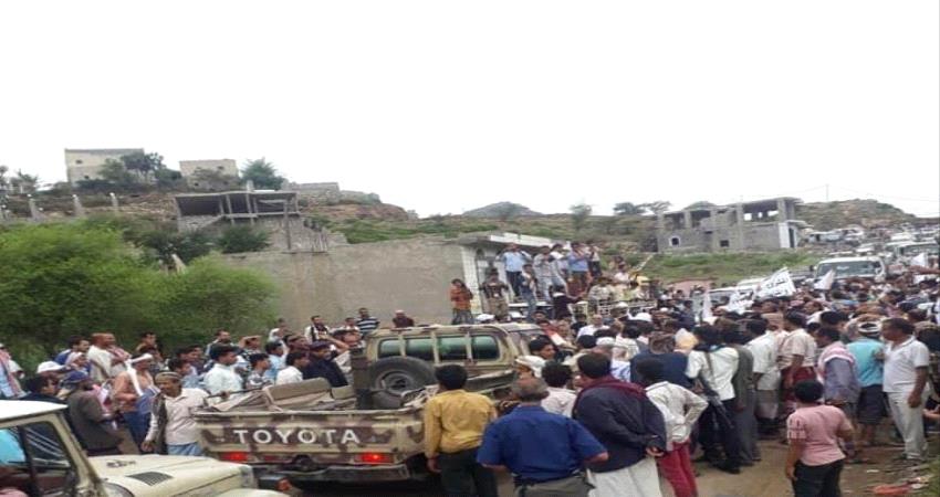 إطلاق الرصاص على تظاهرة منددة بتحشيد الاصلاح في تعز