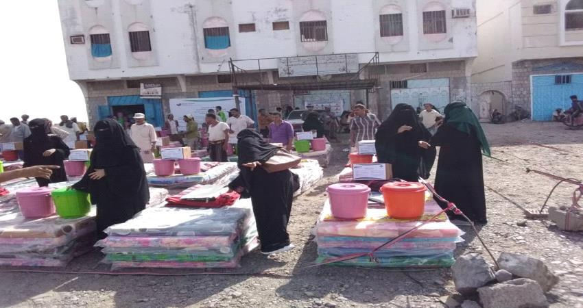 توزيع مواد ايواء ل500 اسرة نازحة في حوطة لحج