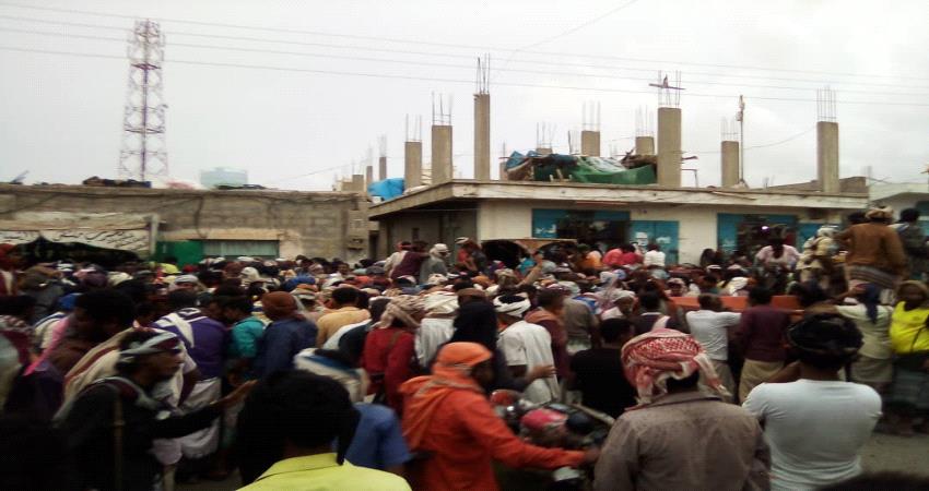 أبين..مقتل شاب برصاص مسلح قبلي وسط سوق أحور