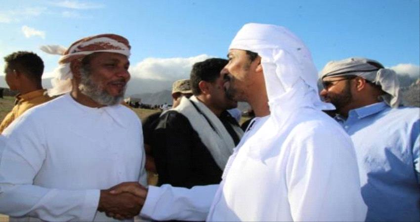 رئيس انتقالي سقطرى يتفقد احوال مرضى مستشفى خليفة ويقدم لهم منح مادية