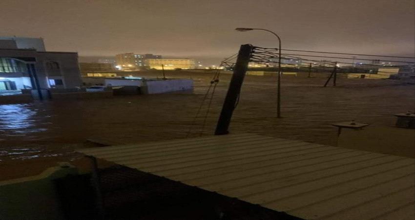 مصحوبة بالأمطار الغزيرة الرعدية.. منخفض جوي يضرب محافظة المهرة 