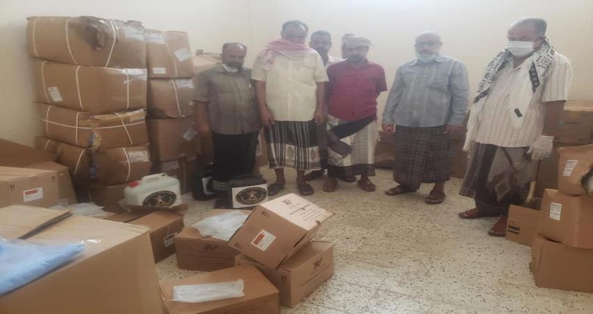 مقدمة من الإمارات.. انتقالي ردفان يوزع أدوية للمحاجر الصحية بالمديرية 