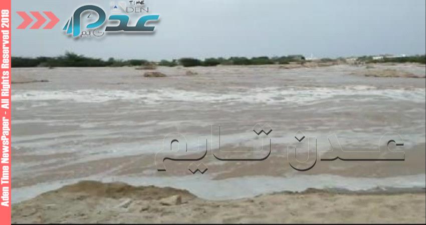 "الحزام" يحذر المسافرين وسائقي المركبات من مخاطر السيول في الطريق الساحلي الدولي