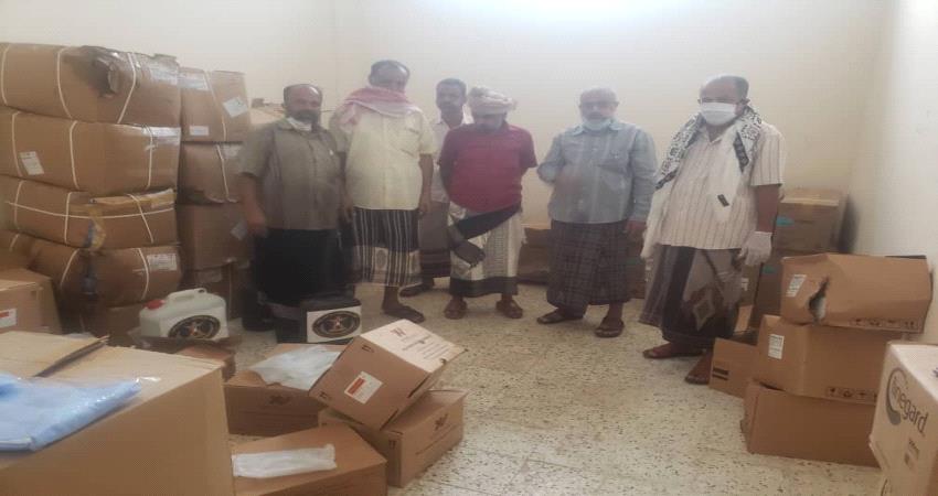توزيع مساعدات طبية إماراتية في لحج