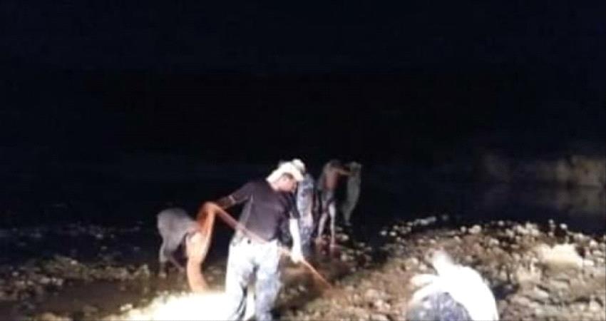 فرق الإنقاذ تنتشل جثة غريق بضواحي المكلا