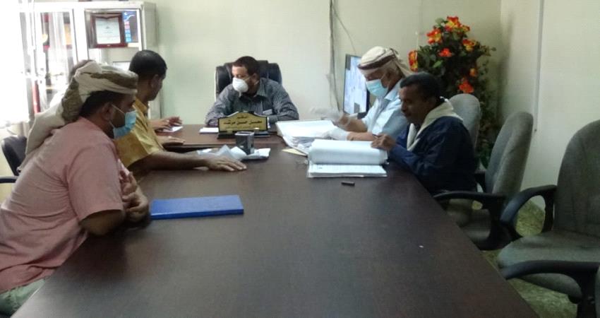 46 كادرا طبيا لم يتسلموا مرتباتهم من اللجنة المكلفة بصرفها في كبرى مستشفيات لحج