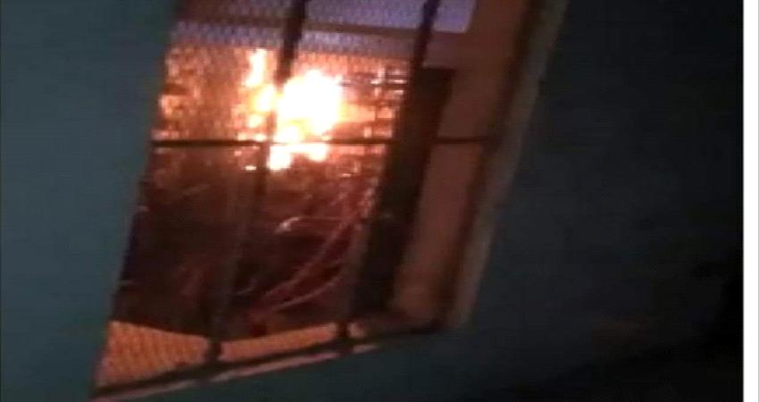 بإعجوبة...نجاة عمال بمؤسسة كهرباء ساحل حضرموت من حادث إنفجار محول كهربائي 