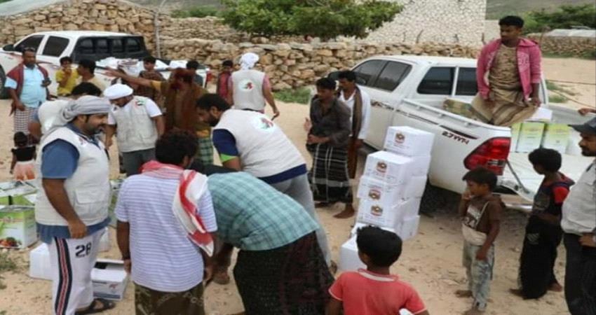  أربع مناطق نائية بسقطرى تتلقي مساعدات إماراتية