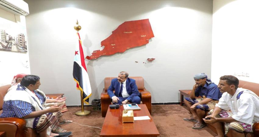 بن بريك يؤكد لمشائخ ووجهاء لودر تأمين حصة وقود محطة كهرباء المديرية