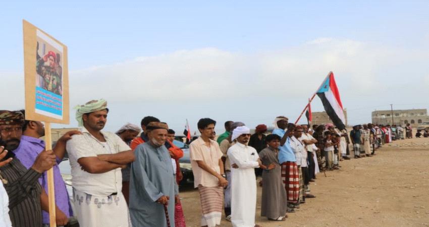 المهرة .. تظاهرة حاشدة تؤيد الإدارة الذاتية وترفض إمداد الإخوان بالسلاح لغزو الجنوب