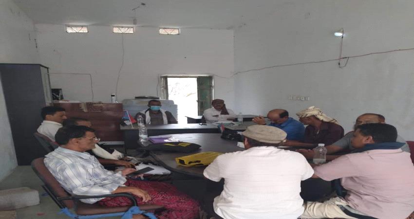 مديرية بلحج تشكل لجنة اشرافية على المرافق وتوريد الإيرادات