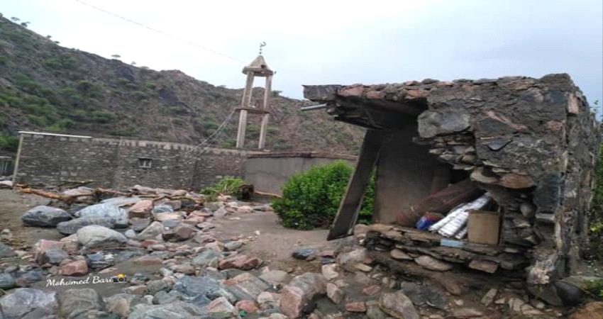 بالصور.. هطول امطار غزيرة في لحج وتعز تخلف اضرار كبيرة في ممتلكات المواطنين