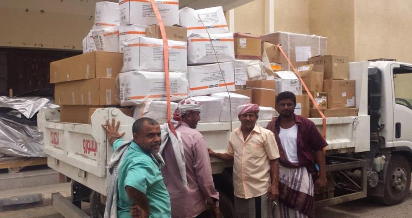 لحج.. تسليم أدوية ومعدات طبية لمستشفى ابن خلدون