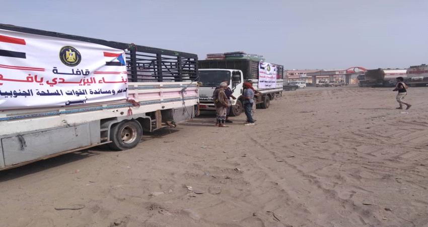 أبناء مكتب اليزيدي بيافع يسيرون قافلة غذائية لدعم المقاتلين في ابين 