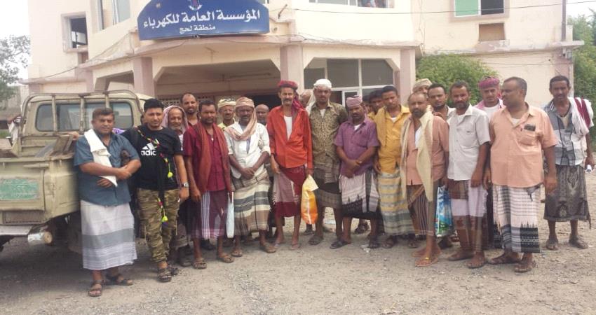 عمال كهرباء لحج يعلقون إضرابهم بعد تحقيق بعض من مطالبهم