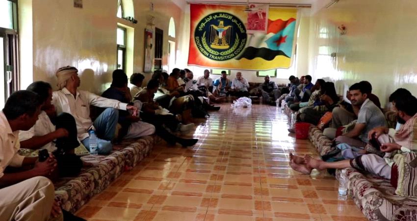 الضالع .. اللجنة الاقتصادية تناقش مع التجار إرتفاع الأسعار وتشدد على دفع الضرائب