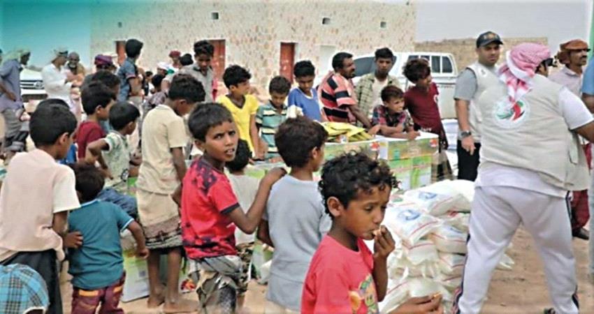 خليفة الإنسانية تسير قوافل اغاثية لـ35 قرية نائية في سقطرى