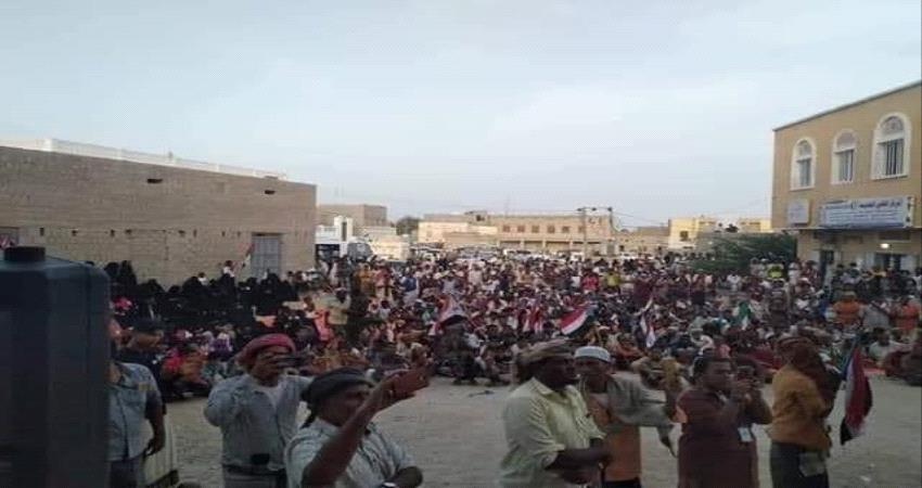 عاجل/ فشل محاولة تفريق احتشاد للانتقالي في المهرة