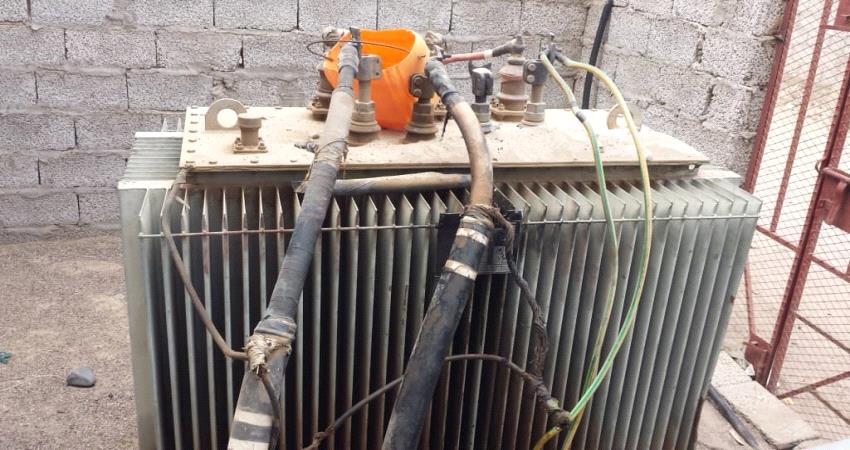 انفجار كابل رئيس في لحج يتسبب بانقطاع التيار الكهربائي عن منازل المواطنين