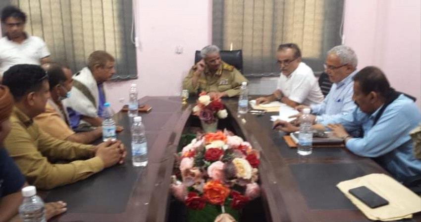 محافظ لحج يشيد بدور وجهود لجنة دعم القطاع الصحي