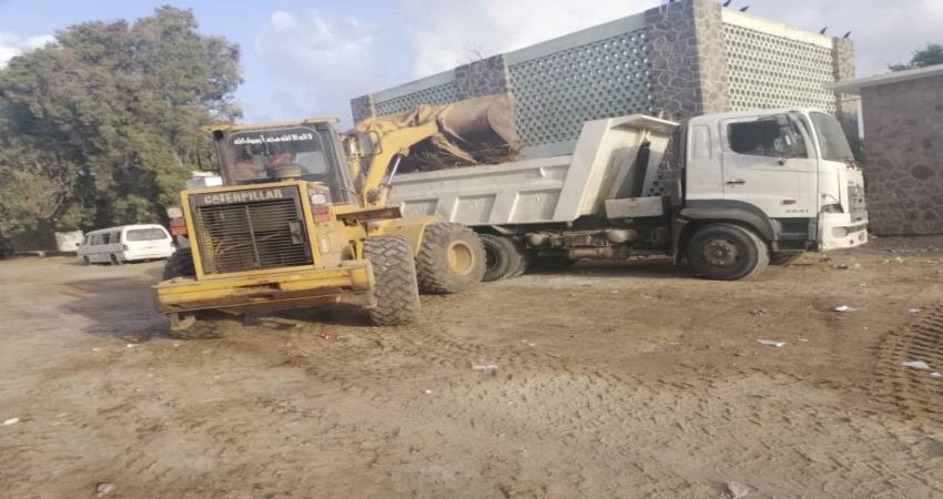 عدن ..حملات نظافة مكثفة بمديرية خورمكسر