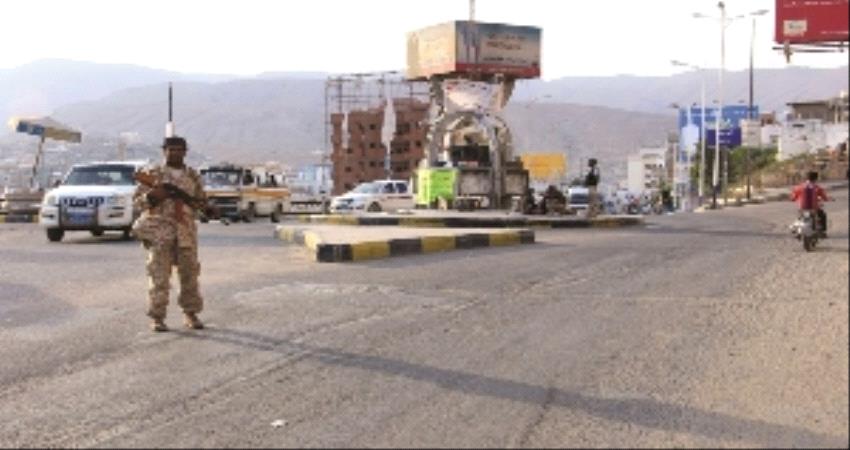 مصدر أمني يكشف سبب الاستنفار في شوارع المكلا 