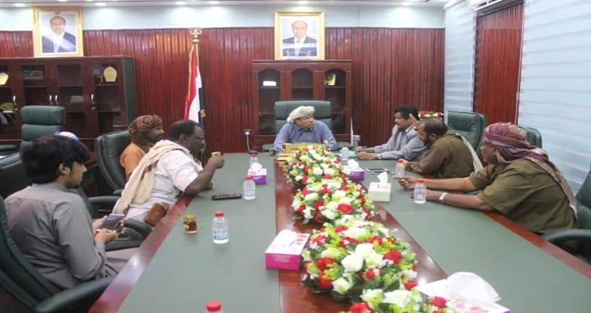 بحث المعوقات التي تواجه موردي البضائع عبر ميناء نشطون بالمهرة