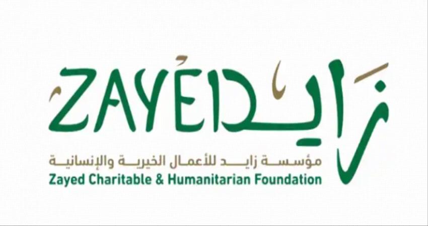 بدعم إماراتي .. إنتقالي أبين يوزع كراسي متحركة على جرحى الحرب