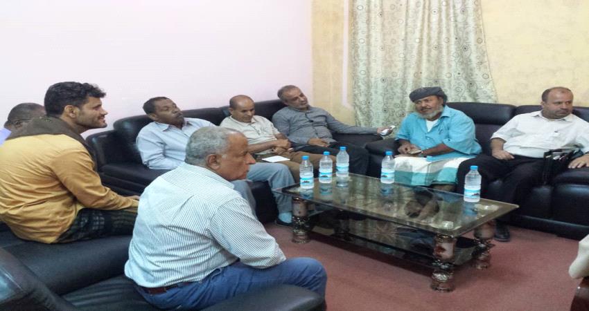 لقاء طارئ لمناقشة مكافحة الجراد في تبن لحج