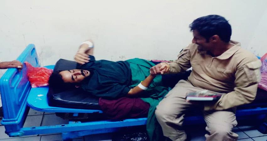 لحج..قائد أمني يطلع على الوضع الصحي لجرحى هجوم غادر على نقطة أمنية