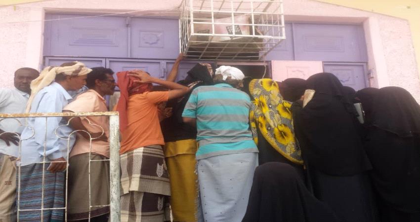 لحج.. صرف حوالات نقدية طارئة للمستفيدين من صندوق الرعاية