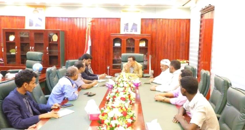 محافظ المهرة يلتقي قيادات المؤسسات الإعلامية ويشدد على انتهاج خطاب وسطي ومعتدل