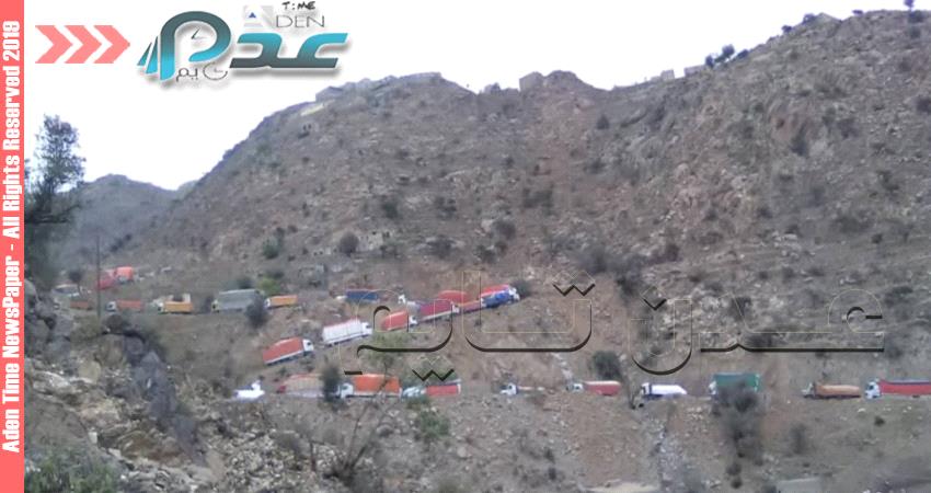 بالصور.. الحوثيون يغلقون المنافذ أمام المسافرين من المناطق المحررة 