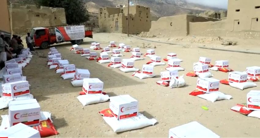 هلال الإمارات يغيث 500 أسرة بمواد غذائية في ارياف المكلا بحضرموت