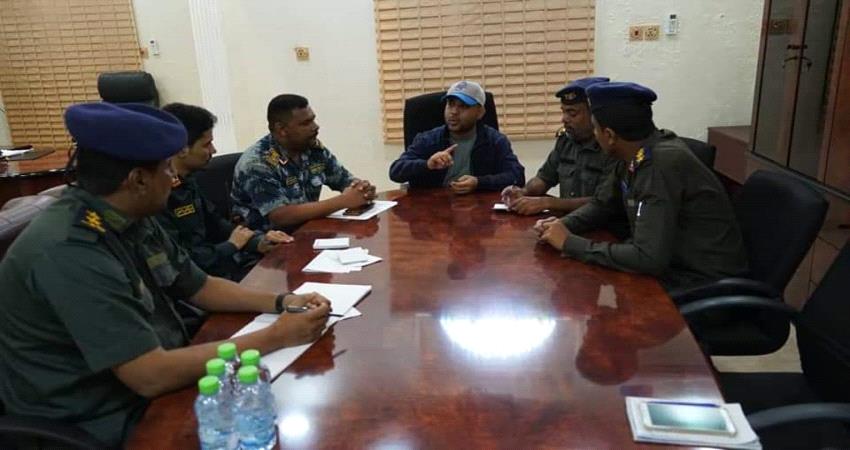 مدير أمن ساحل حضرموت يوجه بتفعيل رقم العمليات ومتابعة حالة المواطنين الصحية