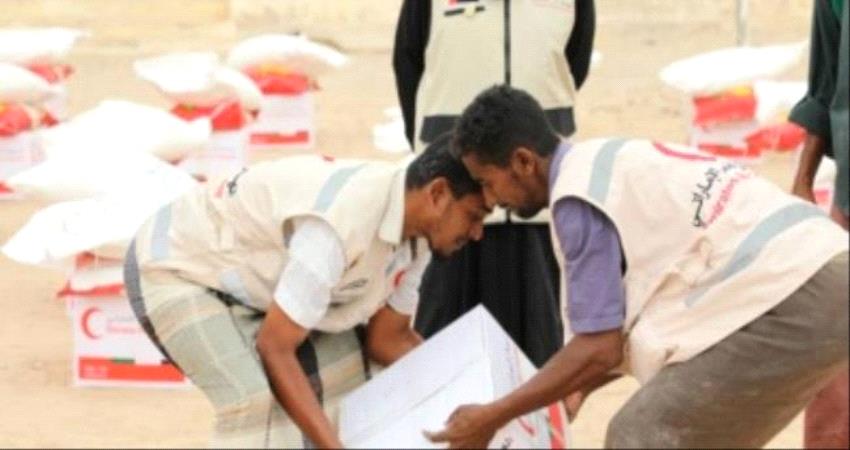 هلال الإمارات يغيث الاسر الاكثر احتياجا في غيل باوزير 