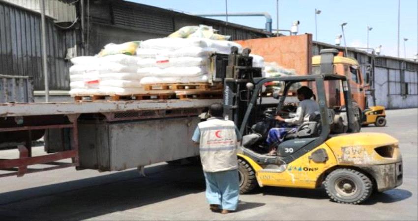 وصول شحنة إماراتية تحمل أطنانا من الغذاء لأهالي حضرموت 