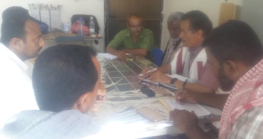 اجتماع اول للسلطة المحلية ولجنة الطوارئ لمجابهة فيروس كورونا في كرش بلحج