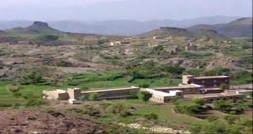 أهالي الحشاء بالضالع ينزحون إلى الجبال خوفا من القذائف الحوثية 