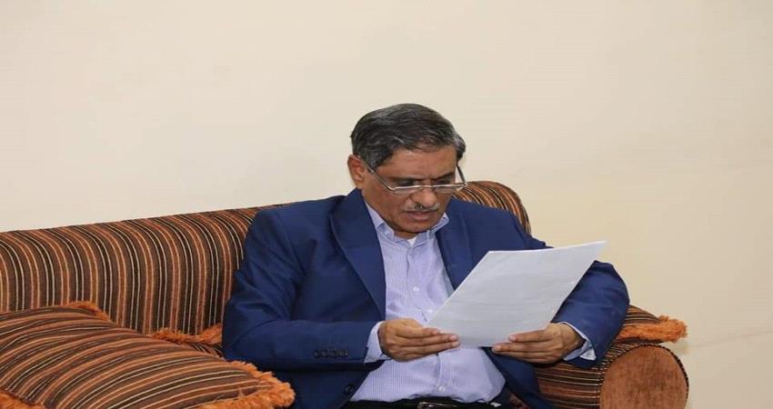 محافظ حضرموت يوجه بمحاسبة المتلاعبين بأسعار المواد الغذائية