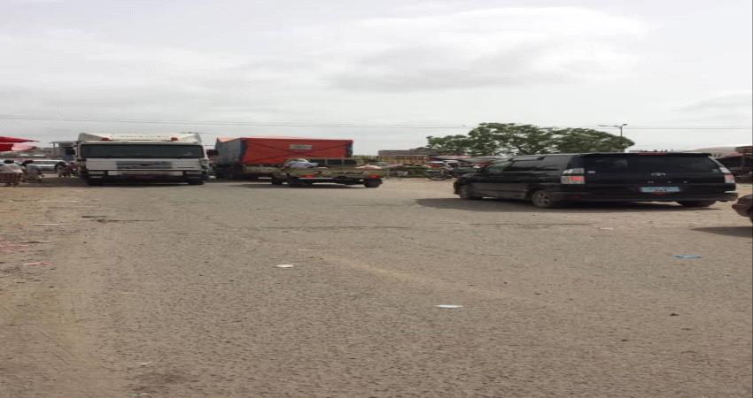 تهالك ملحوظ لطريق الوهط-الرجاع بلحج ولا بوادر لاعادة تأهيلها