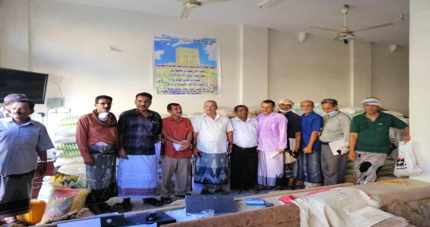 جمعية جنوبية تقدم مساعدات غذائية و نقدية لـ ١٣٥٠ أسرة في عدن